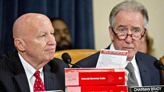 Representative Kevin Brady, a Republican from Texas and chairman of the House Ways and Means Committee, left, holds up a 'Simple, Fair 'Postcard' Tax Filing' card while making an opening statement next to ranking member Representative Richard Neal, right, during a markup hearing in Washington, D.C., U.S., on Monday, Nov. 6, 2017.