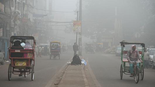 A road in New Delhi, India, shrouded in smog on November 8, 2017.