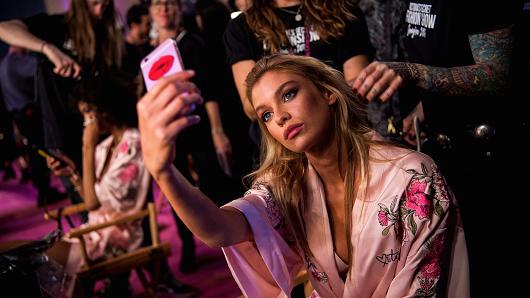 Model Stella Maxwell takes a selfie backstage before the start of the 2017 Victoria's Secret Fashion Show in Shanghai, China, on November 20, 2017.