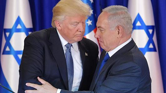 President Donald Trump (L) and Israel's Prime Minister Benjamin Netanyahu shake hands after delivering press statements prior to an official dinner in Jerusalem on May 22, 2017.