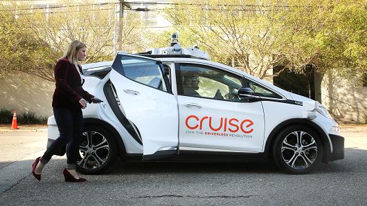 A woman gets in a self-driving Chevy Bolt EV car during a media event by Cruise, GM’s autonomous car unit, in San Francisco, California, U.S. November 28, 2017.