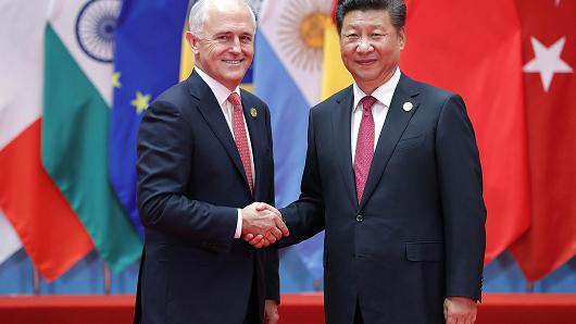 Chinese President Xi Jinping (right) shakes hands with Australian Prime Minister Malcolm Turnbull at the G20 Summit in Hangzhou, China, on September 4, 2016.