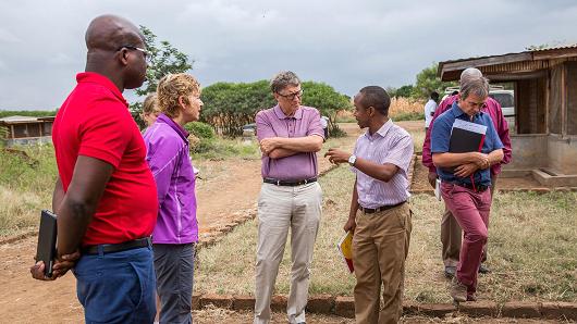 Sue Desmond-Hellmann in Tanzania with Bill Gates. Desmond-Hellmann is an Advisory Board member for Healthy Returns.