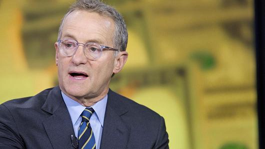 Oaktree Capital Management co-founder and Chairman Howard Marks speaks during an interview in New York, Sept. 5, 2014.