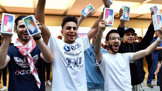 First customers display their iPhone X sets at an Apple showroom in Sydney, Australia on November 3, 2017.