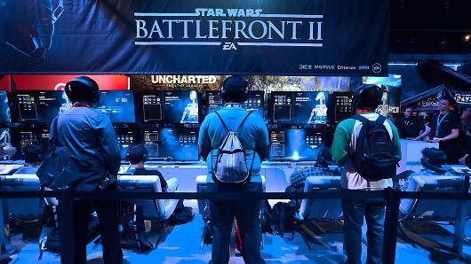 Gaming fans play 'Star Wars Battlefront II' from EA Sports at the Los Angeles Convention Center on day one of E3 2017, the three day Electronic Entertainment Expo, one of the biggest events in the gaming industry calendar, on June 13, 2017 in Los Angeles, California.