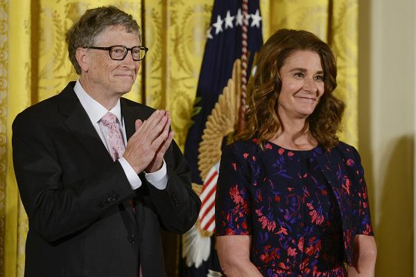 Bill and Melinda Gates are presented with the 2016 Presidential Medal Of Freedom by President Obama at White House on November 22, 2016 in Washington, DC.