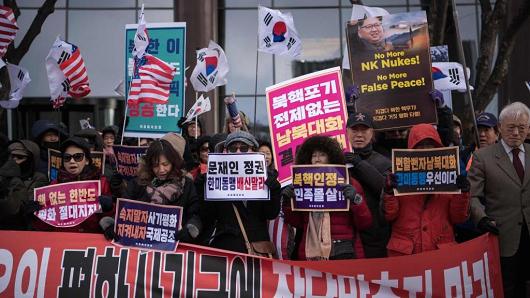 Anti-North Korea activists stage a demonstration in Seoul on January 9, 2018 after North Korea said it was willing to send athletes and a high-level delegation to the forthcoming Winter Olympics.
