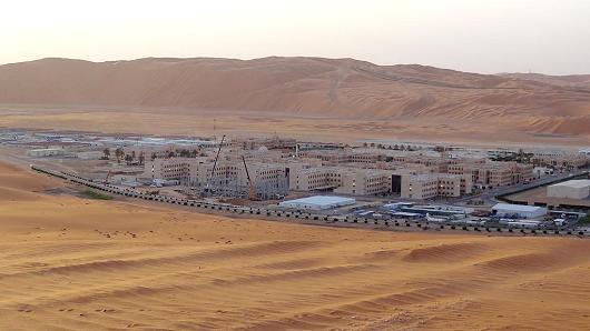 A picture taken on May 10, 2016 shows over Shaybah, the base for Saudi Aramco's Natural Gas Liquids plant and oil production in the surrounding Shaybah field in Saudi Arabia's remote Empty quarter desert close to the United Arab Emirates, on May 10, 2016.