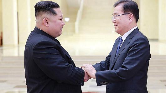 In this handout image provided by the South Korean Presidential Blue House, Chung Eui-Yong (R), head of the presidential National Security Office shakes hands with North Korean leader Kim Jong-Un (L) during their meeting on March 5, 2018 in Pyongyang, North Korea.