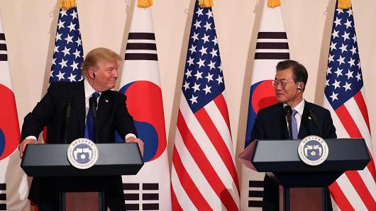 U.S. President Donald Trump talks with South Korean President Moon Jae-In at the presidential Blue House on November 7, 2017 in Seoul, South Korea.