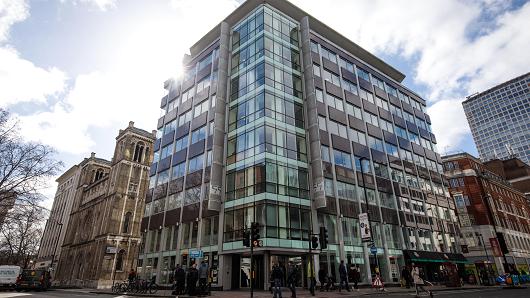 The London headquarters of Cambridge Analytica stands on New Oxford Street in central London on March 20, 2018 in London, England. British authorities are seeking a court order to search the offices of the data mining and political consulting firm Cambridge Analytica. The company allegedly used the information of 50 million Facebook users in order to influence the 2016 US Presidential election.