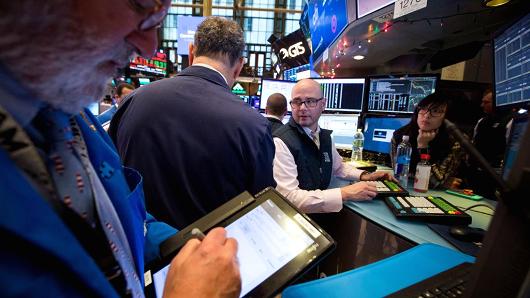 Traders work on the floor of the New York Stock Exchange (NYSE) in New York, U.S., on Friday, Dec. 15, 2017.