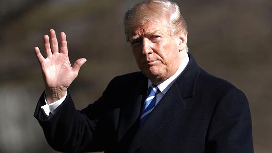 President Donald Trump waves to journalists after returning to the White House April 5, 2018 in Washington, DC.