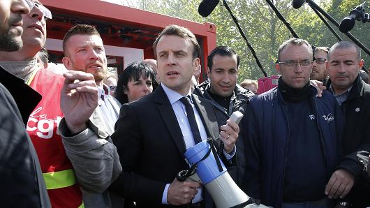 President of the political movement 'En Marche !' (Onwards !) and French presidential election candidate Emmanuel Macron meets strike employees of Whirlpool on April 26, 2017 in Amiens, France.