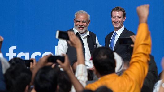 Indian Prime Minister Narendra Modi (L) and Facebook CEO Mark Zuckerberg attend a town hall meeting at Facebook headquarters in Menlo Park, California in September 2015.