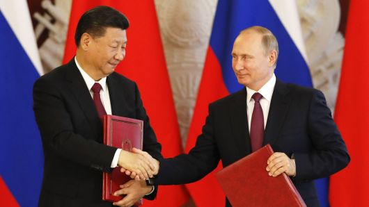 Russian President Vladimir Putin (R) shakes hands with his Chinese counterpart Xi Jinping during a signing ceremony following the talks at the Kremlin in Moscow, Russia July 4, 2017.
