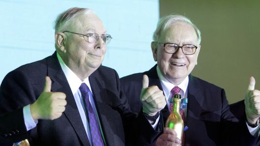 Charles Munger, vice chairman of Berkshire Hathaway Inc., left, and Warren Buffett, chairman of Berkshire Hathaway Inc., attend a BYD Co. press event in China, on Monday, Sept. 27, 2010.
