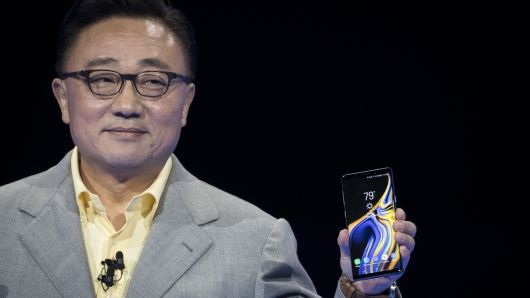 DJ Koh, president and CEO of Samsung Electronics, introduces the new Samsung Galaxy Note 9 smartphone at the Barclays Center, August 9, 2018 in the Brooklyn borough of New York City. 