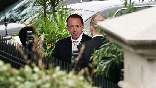 Deputy Attorney General Rod Rosenstein talks to an unidentified man as he arrives at the White House September 27, 2018 in Washington, DC. 
