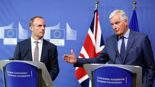 EU Chief Brexit Negotiator Michel Barnier (R) and Britain's Brexit Secretary Dominic Raab hold a joint press conference at the European Commission in Brussels on August 31, 2018. 