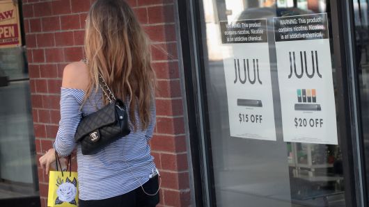 Signs in the window of the Smoke Depot advertise electronic cigarettes and pods by Juul, the nation's largest maker of e-cigarette products, on September 13, 2018 in Chicago, Illinois. 