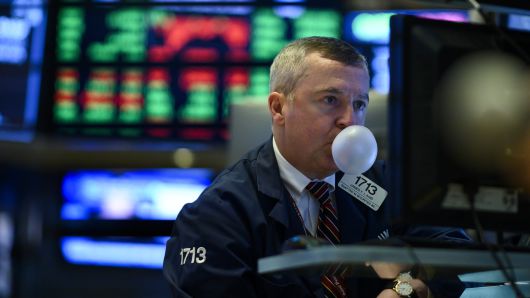 A trader makes a bubble with a chewing gum ahead of the closing bell on the floor of the New York Stock Exchange (NYSE) on January 29, 2019 in New York City.