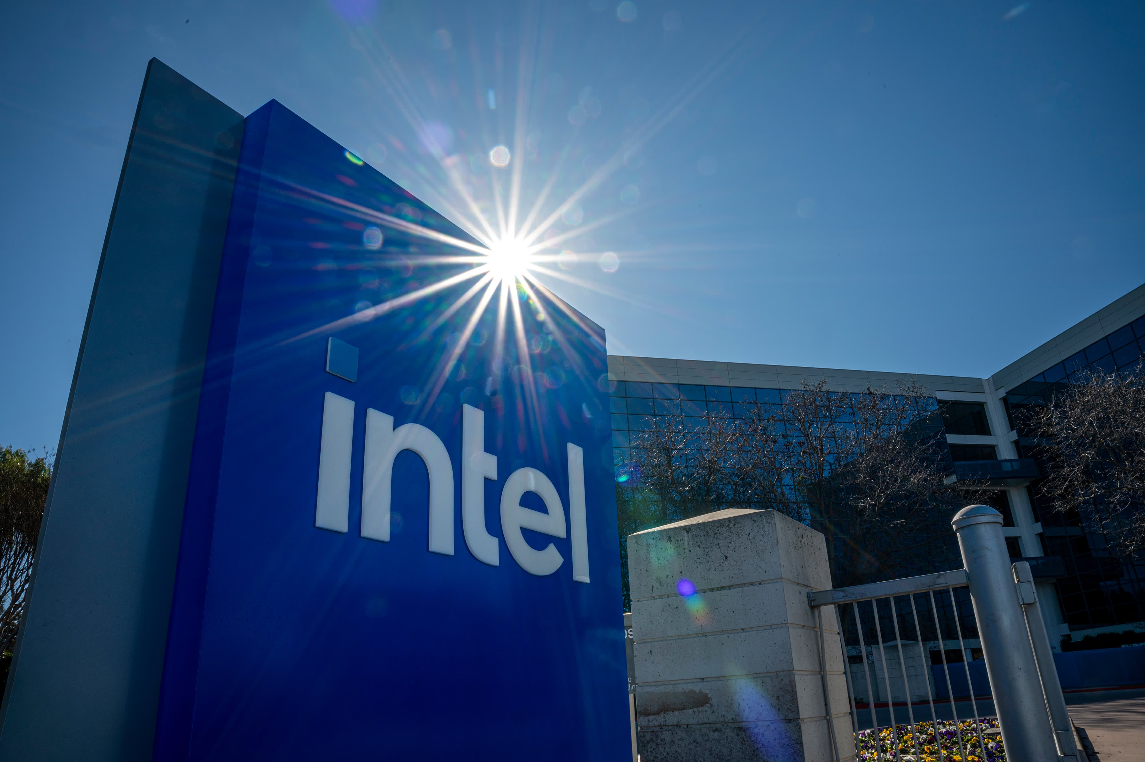 Benchmark upgrades Intel, says investors should get constructive on chip stock after earnings