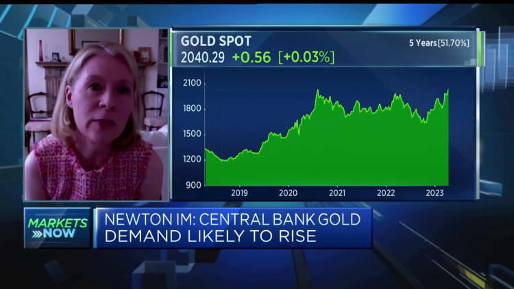 Fragile economy and shallower interest rate path will support gold, says strategist